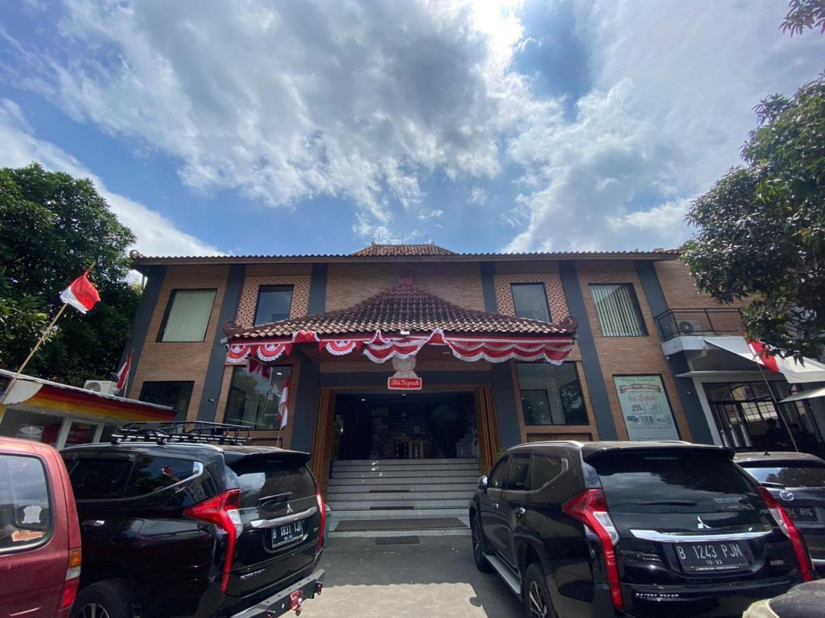 Bu Sepuh Guesthouse Sangkanurip Esterno foto