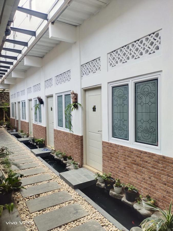 Bu Sepuh Guesthouse Sangkanurip Esterno foto