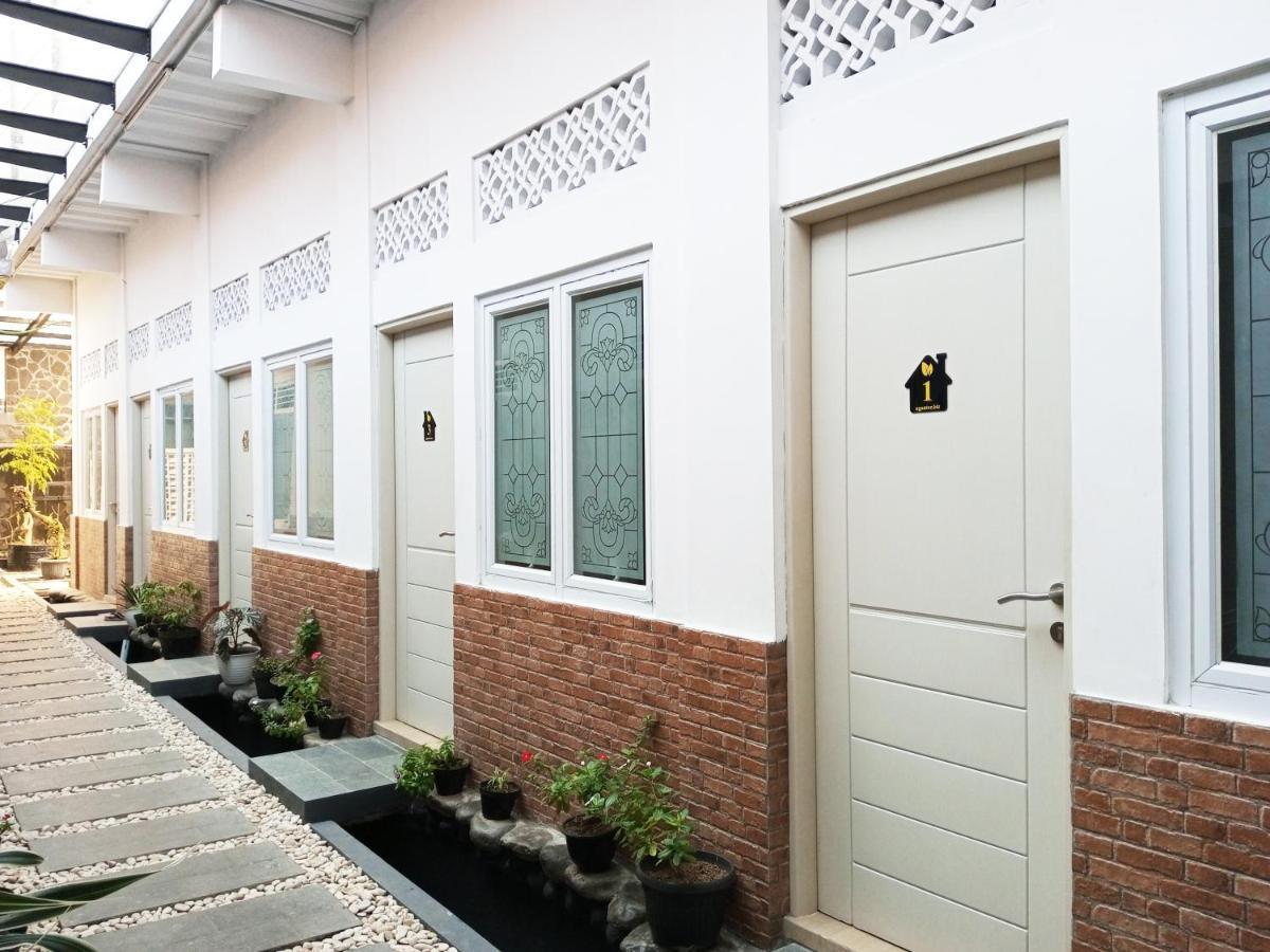 Bu Sepuh Guesthouse Sangkanurip Esterno foto