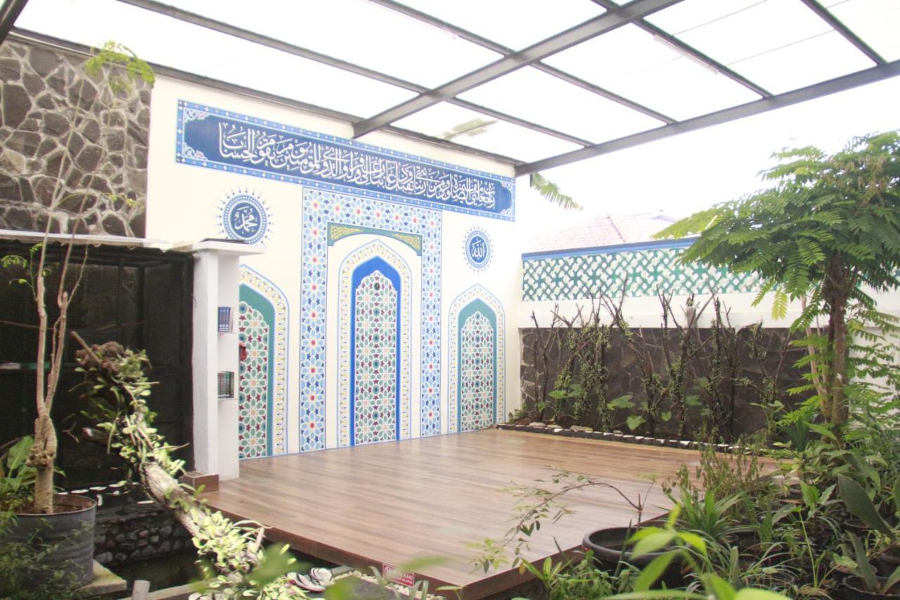 Bu Sepuh Guesthouse Sangkanurip Esterno foto