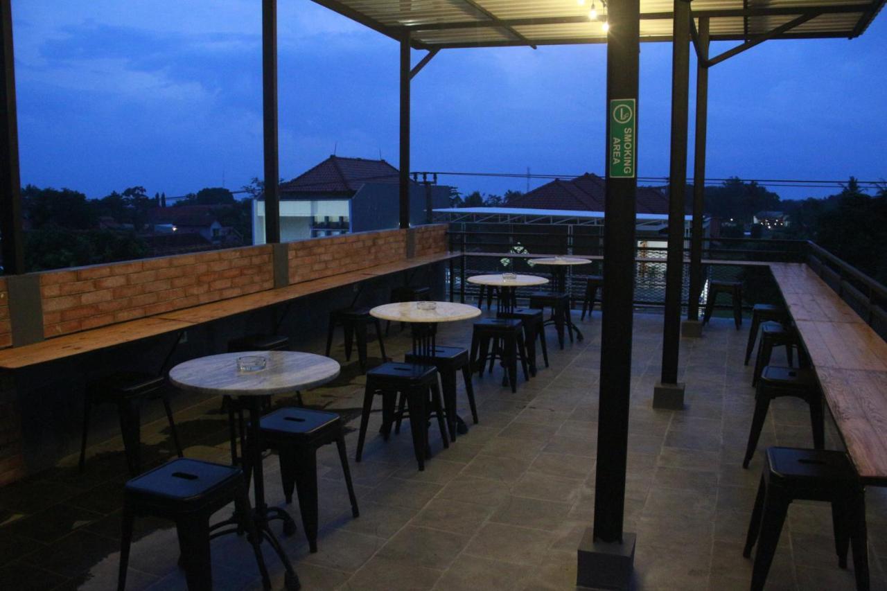 Bu Sepuh Guesthouse Sangkanurip Esterno foto
